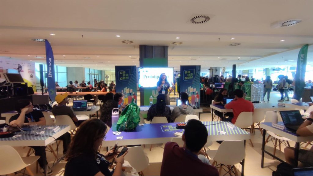 Geovana Conti participa de Hackaton da Garagem Unilever, na Campus Party Nordeste